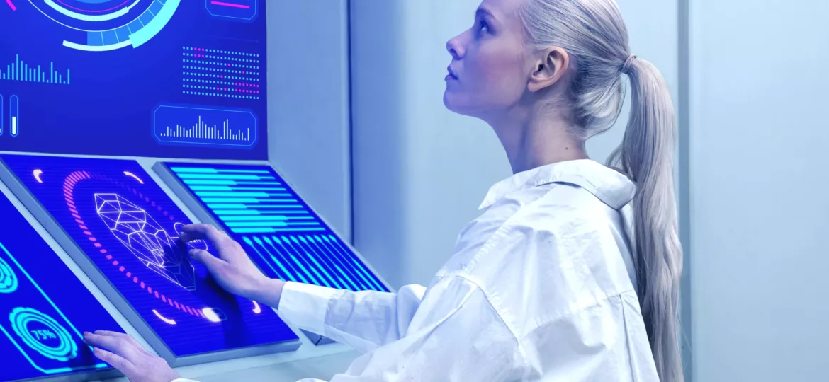 medium-shot-woman-with-computer