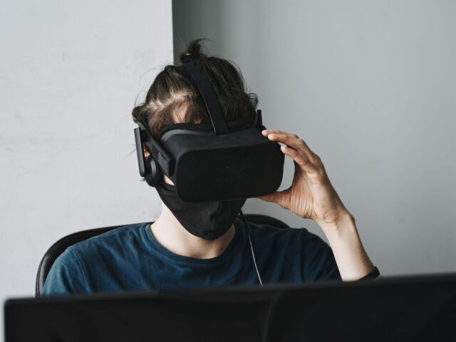 maxim-tolchinskiy-ectRUZRYrYk-unsplash